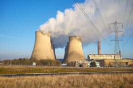 Steam rising from cooling towers at Ratcliffe on Soar power station, Nottinghamshire. Credit: Simon Annable / Alamy Stock Photo