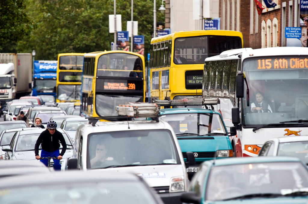 Heavy traffic on the Quays in Dublin, Ireland. Credit: Douglas O'Connor / Alamy Stock Photo.