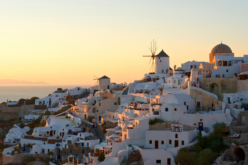 Sunset in Oia, Santorini, Cyclades, Greece. Credit: imageBROKER / Alamy Stock Photo. E7F5JB