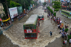 Vehicles try driving through the flooded Dhaka streets in Bangladesh_F1D308